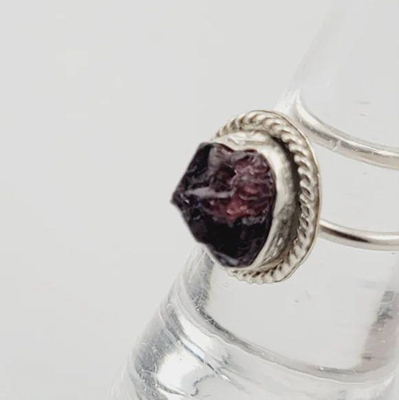 RAW GARNET STONE RING HANDMADE IN STERLING SILVER METAL SIZE 7